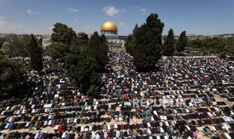 Momen Luar Biasa,120 Ribu Muslim Palestina Shalat Idul Fitri di Masjid Al Aqsa