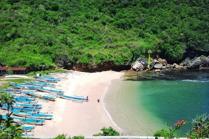 Daftar Wisata Pantai Pasir Putih di Yogyakarta