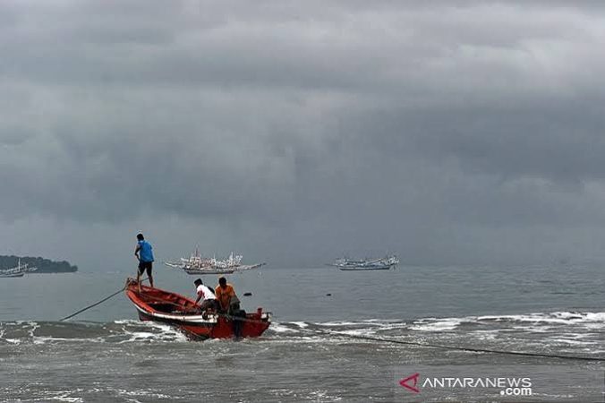 Hadapi Cuaca Ekstrem, Anggota DPR Minta Kemenhub Pastikan Keselamatan Pelayaran