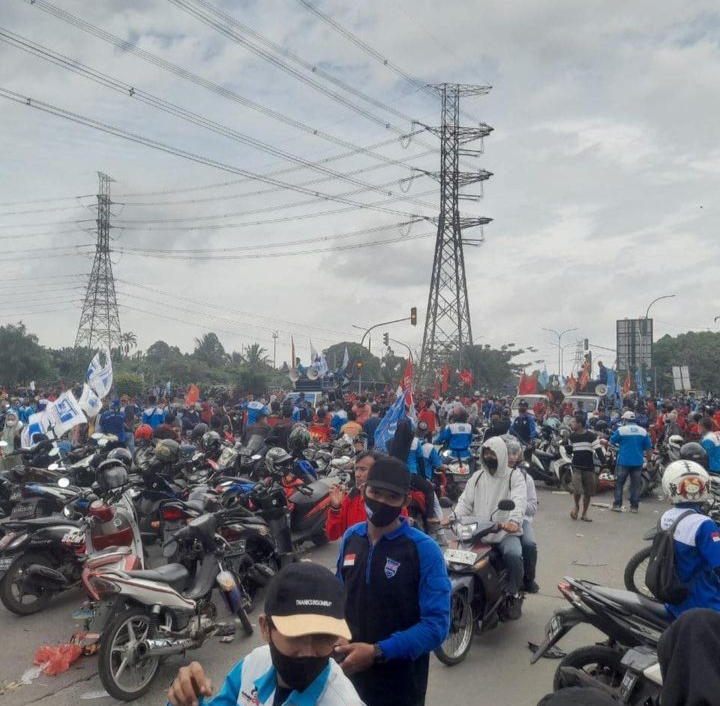 Peringati May Day, Buruh Tuntut Cabut UU Cipta Kerja