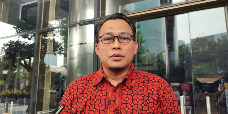 Punya Kesamaan Data dengan Tersangka KPK, Penjual Burung di Pamekasan Mengeluh Rekeningnya Diblokir BCA