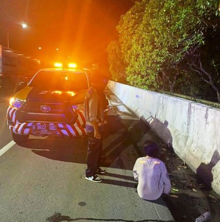 Heboh, Seorang Wanita Ditemukan di Pinggir Tol Jakarta-Tangerang, Diduga Korban Kekerasan