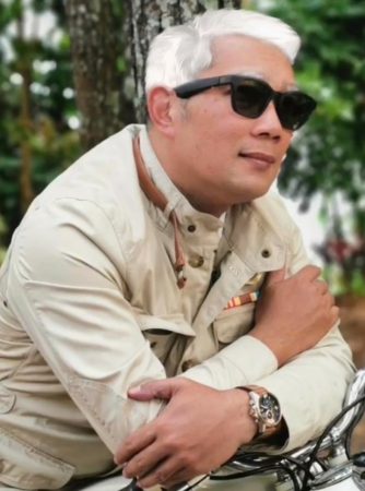 Guru Kritik Ridwan Kamil dengan Kata ‘Maneh’ di Instagram Kini Dipecat, Begini Klarifikasi Gubernu