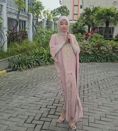 Lucinta Luna Kenakan Berhijab Saat Ramadan, Warganet: Akhi Atau Ukhti?