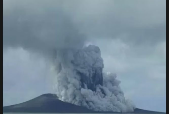 Gunung Anak Krakatau Erupsi, Suara Gemuruh Terdengar Hingga Pandeglang