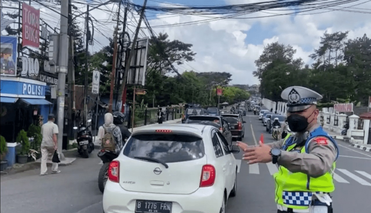 Sistem buka tutup satu arah jalur Bandung-Cianjur diberlakukan