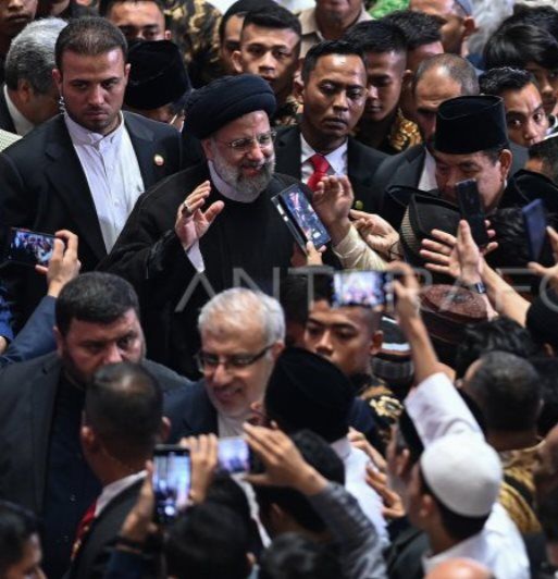 Presiden Iran Ikut Solat  Zuhur Berjama’ah di Masjid Istiqlal