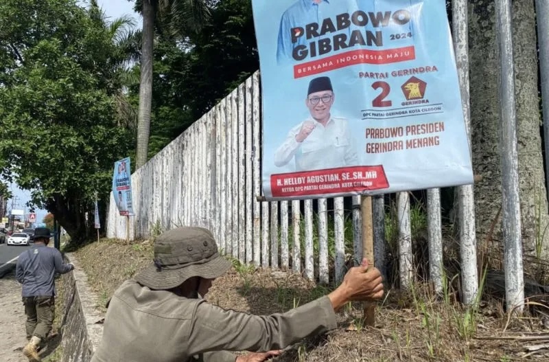 Bawaslu Tertibkan APK Pasangan Capres-Cawapres yang Langgar Aturan di Cilegon