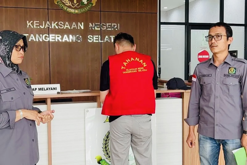 Kejari Tangsel Tangkap Buronan Kasus Penipuan Usai Mencoblos Pemilu 2024