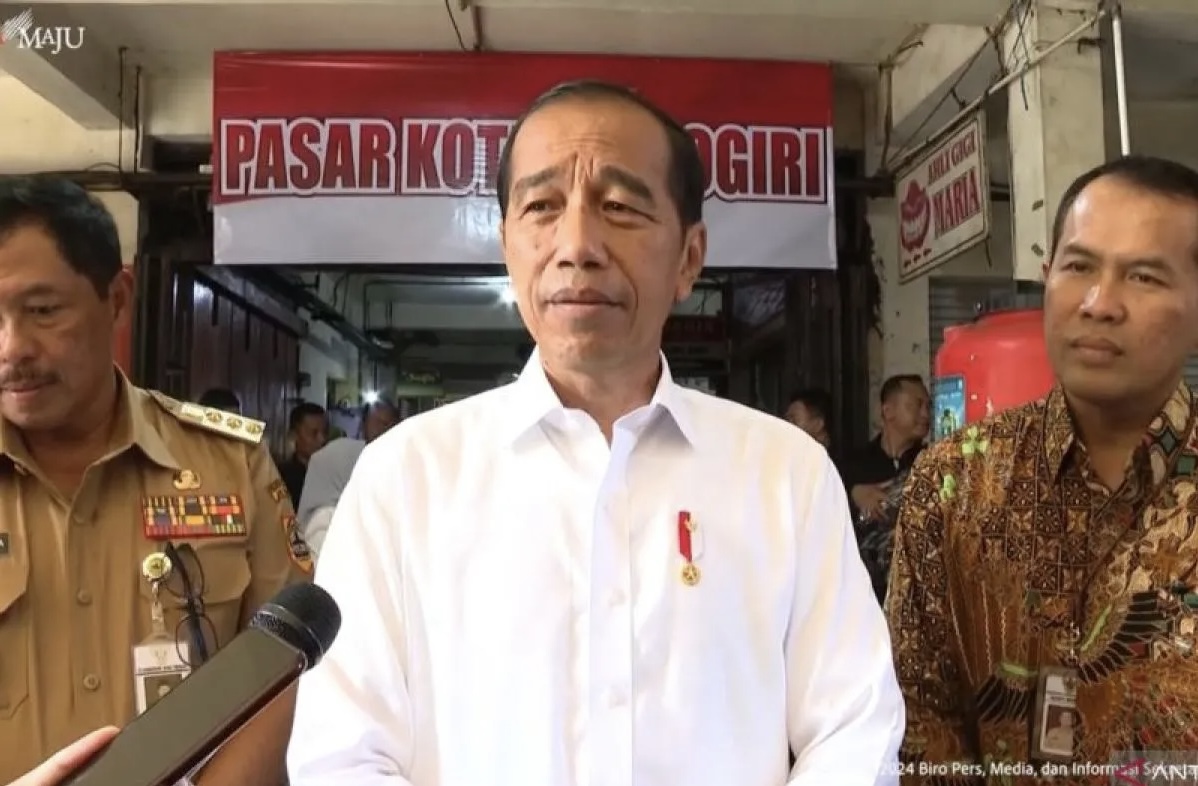 Jokowi Konfirmasi Bertemu Mahfud untuk Bahas Pengunduran Diri Sore Ini