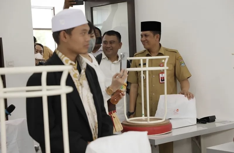 Pj Bupati Tangerang Resmikan BLK Komunitas di Ponpes Assalam, Harap Tingkatkan Kemandirian Santri