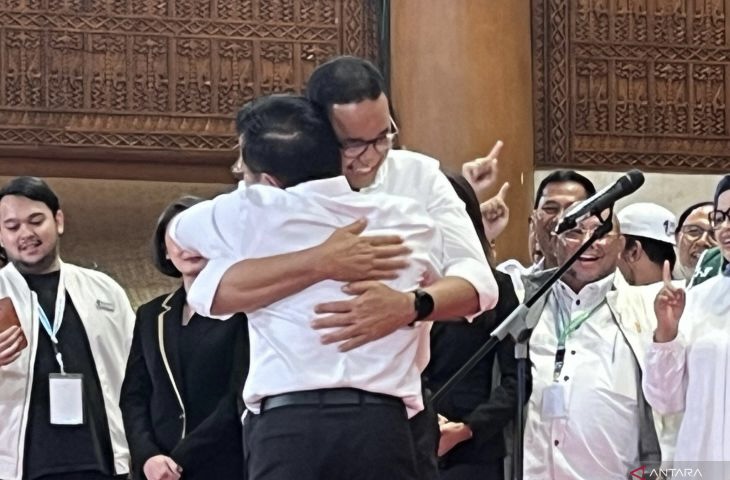 Anies Peluk Cak Imin Erat-Erat Setelah Debat Cawapres