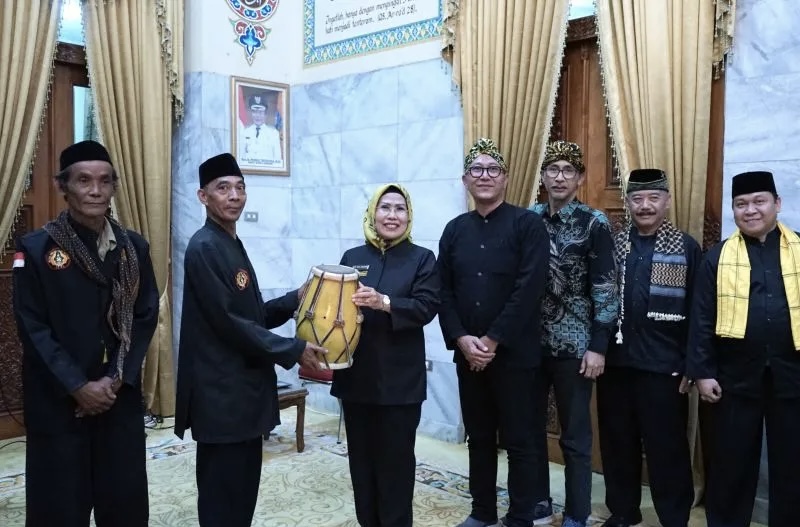 Pemkab Serang Terus Dukung Pencak Silat dengan Bantuan Alat Musik Tradisional