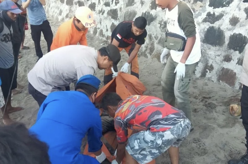 Polda Banten Selidiki Penemuan Mayat di Pantai 88 Cinangka