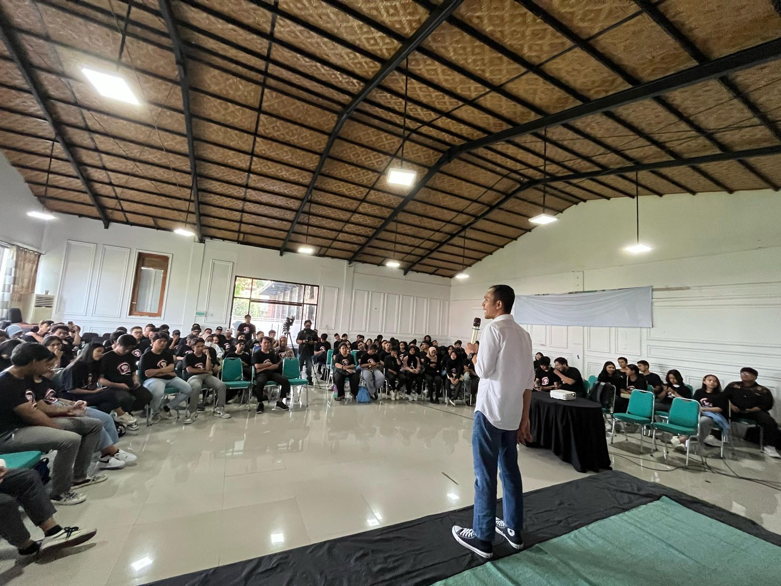 Mahasiswa Bali Kompak Suarakan Pilpres Sekali Putaran dalam Kopdar FIM di Wistara Family Cafe