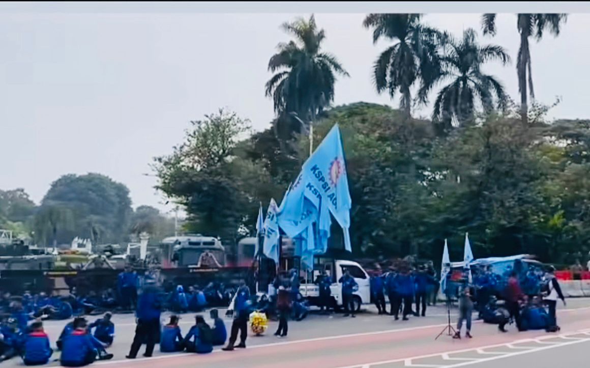 Peringati May Day, Serikat Buruh Gelar Aksi Unjuk Rasa di Kawasan Istana Jakarta