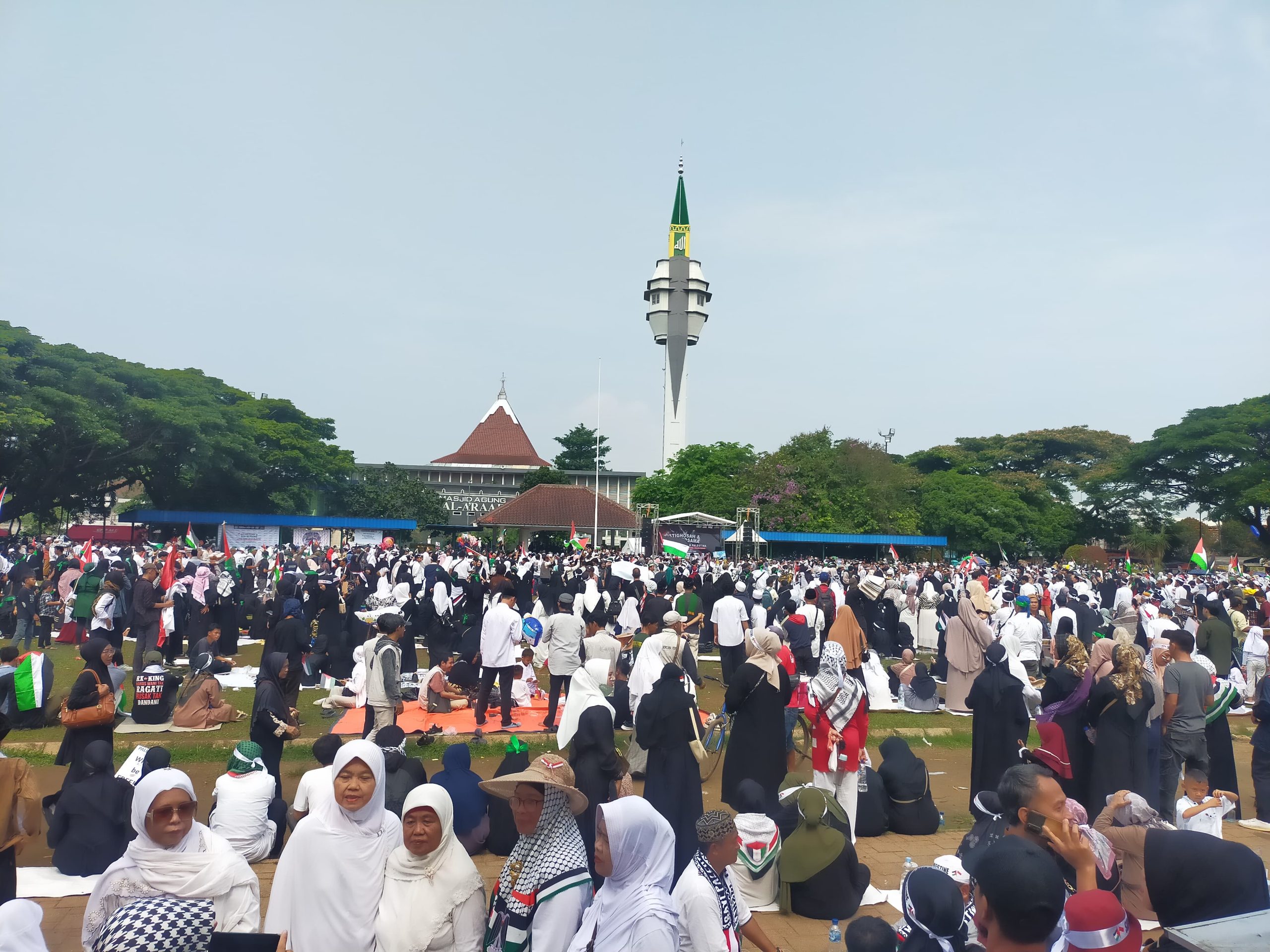 Ribuan Warga Ramaikan Aksi Bela Palestina di Alun-alun Rangkasbitung