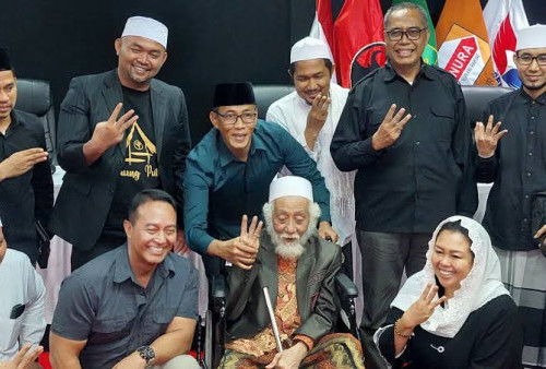 Terima Kunjungan Gibran, Abuya Muhtadi Tetap Mantap Dukung Ganjar-Mahfud