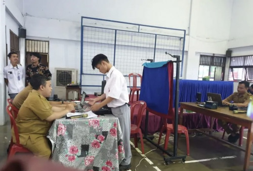 Disdukcapil Kota Tangerang Gencarkan Perekaman e-KTP di Sekolah Jelang Pemilu 2024